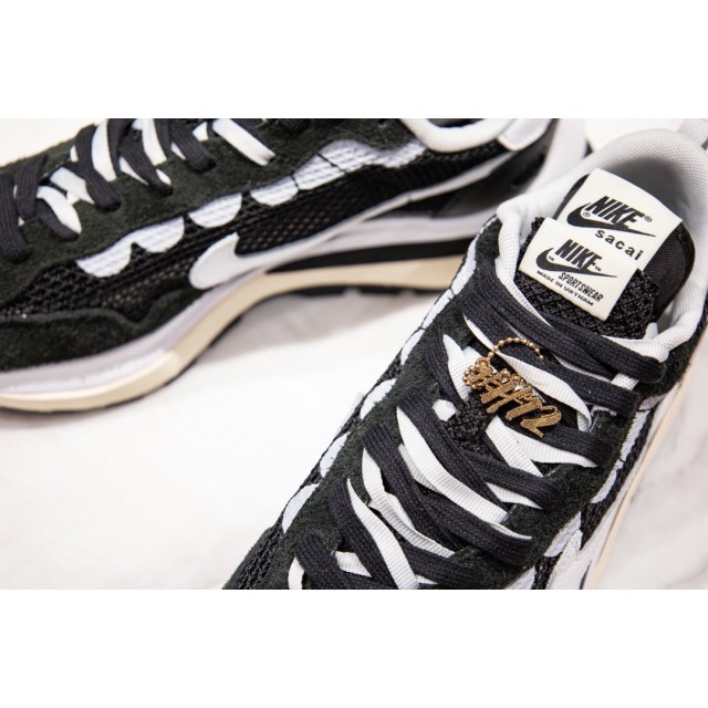 H12 BATCH Sacai x Nike VaporWaffle Black White CV1363 001